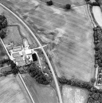 Oblique aerial view centred on the cropmarks of the possible enclosure, taken from the W.