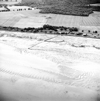 Oblique aerial view centred on the remains of the fish trap, taken from the NW.