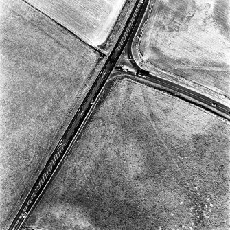 Upper Cullernie, oblique aerial view, taken from the SW, centred on the cropmark of a ring-ditch.