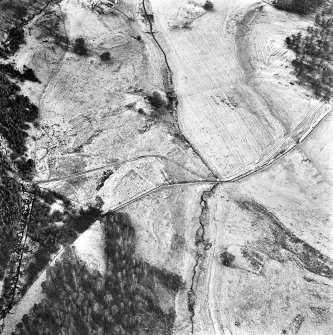 Ballourie, oblique aerial view, taken from the WSW, showing the remains of a township and rig in the top half of the photograph, and another township, buildings, banks and an enclosure in the bottom half.