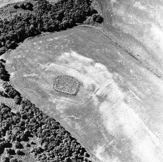 Parc-an-Caipel, Congash, oblique aerial view, taken from the ESE, centred on the remains of a chapel and burial-ground and on the cropmarks of an enclosure.