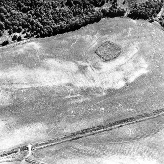 Parc-an-Caipel, Congash, oblique aerial view, taken from the NNW, centred on the remains of a chapel and burial-ground and on the cropmarks of an enclosure.