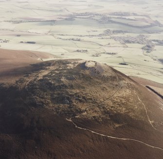 Oblique aerial view of Tap o' Noth centred on the fort, taken from the NW.