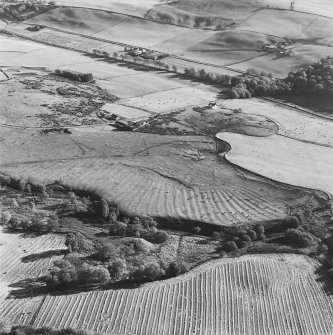 Oblique aerial view of Wardhouse Home farm centred on the remains of rig and small cairns with cairns, field-system, quarry and cottage adjecent, taken from the NW.