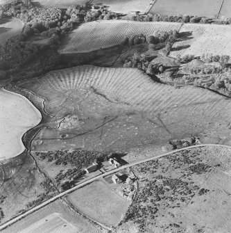 Oblique aerial view of Wardhouse Home Farm centred on the remains of hut-circles, small cairns and rig with rig, small cairns, farmstead, field-system, quarry and cottage adjacent, taken from the SE.