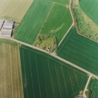 Oblique aerial view centred on the remains of the castle and tower-house, taken from the SE.