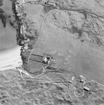 Oblique aerial view of Caoles and Crossapol centred on a farmstead and sheepfold, a house and the remains of two farmsteads and a burial ground, taken from the NNE.