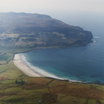 General oblique aerial view centred on the Bay of Laig with the remains of the fort beyond, taken from the ENE.