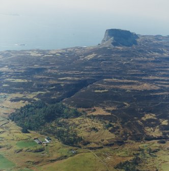 General oblique aerial view looking across Sandavore farmsteading towards An Sgurr fort, taken from the ENE.