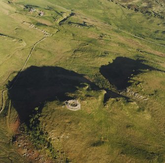 Oblique aerial view of Caisteal Suidhe Cheannaidh, taken from the north west, centred on a dun.