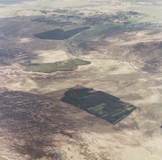 Oblique aerial photograph of Glen Banchor, taken from the NNW towards Newtonmore and including a palisaded enclosure in the middle left of the photograph.