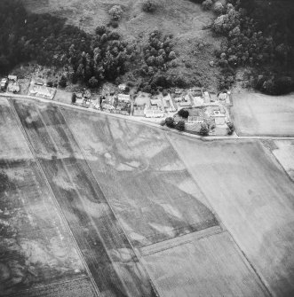 Oblique aerial view centred on the cropmarks.