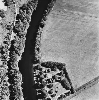 Comrie Castle, oblique aerial view, taken from the WNW, centred on cropmarks including those of an enclosure. Comrie Castle is visible in the bottom half of the photograph.