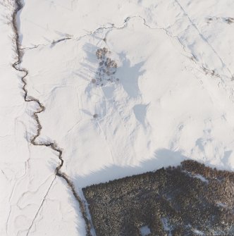 Oblique aerial view centred on the remains of the possible homestead with the remains of the farmstead and head-dyke adjacent, taken from the W.