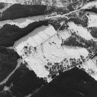 Oblique aerial view centred on the remains of the township, taken from the NE.