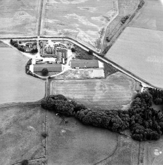 Oblique aerial view  centred on the site of the pit-defined cursus and farmsteading, taken from the NW.