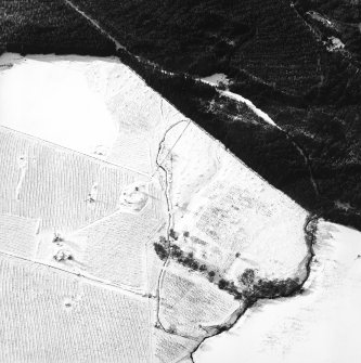 Oblique aerial view centred on the remains of the homestead and field-system, with the remains of the hut-circle, homestead, and building adjacent, taken from the E.