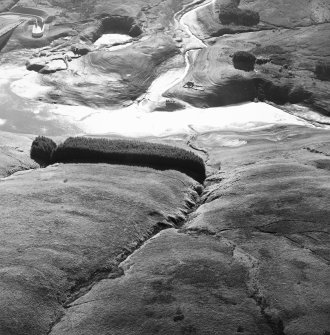 General oblique aerial view centred on the remains of the farmstead and sheepfold with another farmstead, enclosures and quarry adjacent, taken during low water levels from the N.