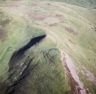 Oblique aerial view centred on the remains of the fort, taken from the NW.