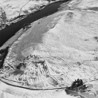 Oblique aerial view centred on the remains of the field-system and rig with farmstead, field-system, rig and fort adjacent, taken from the ESE.