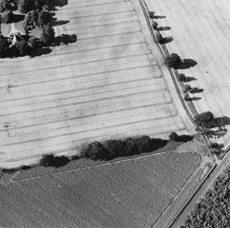 Oblique aerial view of Inverdunning House centred on the cropmarks of a ring-ditch with country house adjacent, taken from the S.