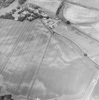 Oblique aerial view centred on the cropmarks of an enclosure, pits, a possible enclosure and possible pit-defined enclosure, taken from the W.