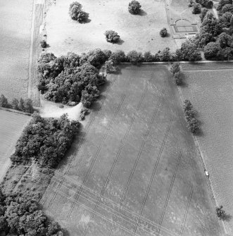 Oblique aerial view centred on the cropmarks of possible Roman quarry pits, taken from the NE.