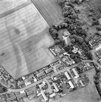 Oblique aerial view of Bankfoot centred on pits visible as cropmarks, with Auchtergaven Parish Church Manse adjacent, taken from the ESE.