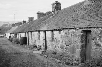 View of cottages, Long Row, Craigie.