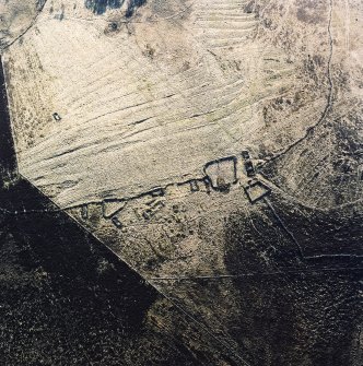 Oblique aerial view centred on the remains of the township, rig and head-dyke, taken from the NE.