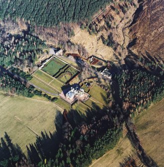 Oblique aerial view centred on the castle, taken from the W.