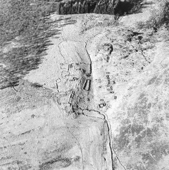 Oblique aerial view centred on the remains of the township, rig and head-dyke, taken from the SSE.