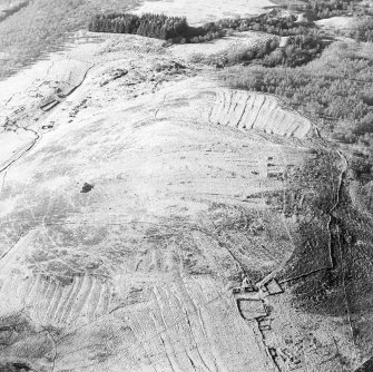 Oblique aerial view of the remains of the township, rig and head-dyke with the remains of the township, rig and head-dyke adjacent, taken from the SE.