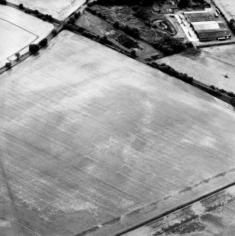 Oblique aerial view centred on the cropmarks of the ring-ditch, with the linear cropmarks adjacent, taken from the N.