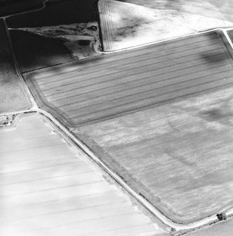 Oblique aerial view centred on the cropmarks of the pit-defined cursus with enclosure and possible barrow adjacent, taken from the SSW.