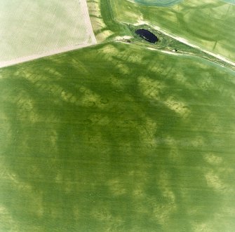 Boysack, oblique aerial view, taken from the SSE, centred on the cropmarks of an unenclosed settlement, a pit-defined enclosure, souterrains and a pit-enclosure.