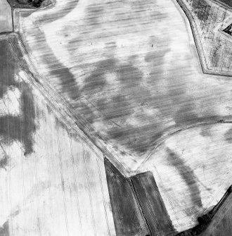 Ironshill, general oblique aerial view taken from the SW, centred on the cropmarks and the cropmarks of enclosures, possible barrows, ring-ditches, pits. The cropmarks of an unenclosed settlement are visible in the bottom right hand corner of the photograph. In the top right hand corner the cropmarks of enclosures, pits and a field  system are also visible.