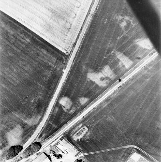 Bandoch, oblique aerial view, taken from the SW, centred on the cropmarks of a round house.