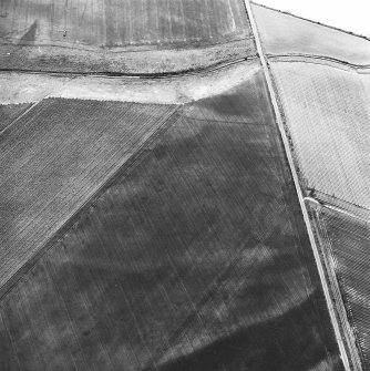 Newbarns, oblique aerial view, taken from the NNE, centred on the cropmarks of an unenclosed settlement and linear cropmarks.