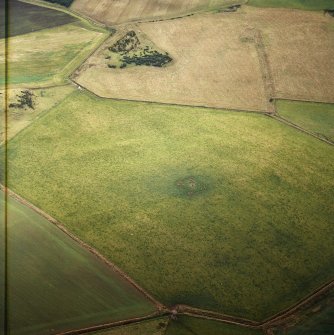 Oblique aerial view centred on the standing stone, taken from the NNW.