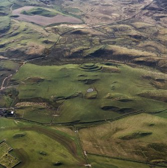 Oblique aerial view centred on the remains of the fort and rig, taken from the NW.
