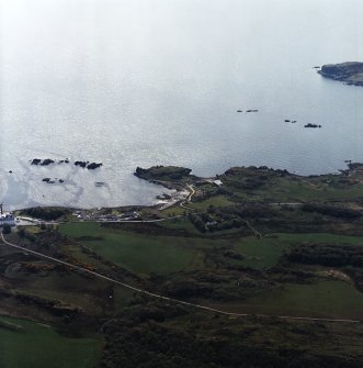 General oblique aerial view centred on the remains of the fort, taken from the NNW.