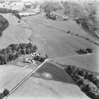 Oblique aerial view of N End of Nether Largie cairns.