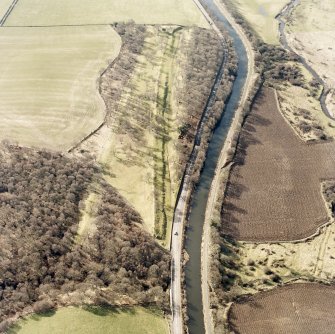 Aerial view of the Antonine Wall (c. 814 794) and Seabegs Wood fortlet, taken from the E.