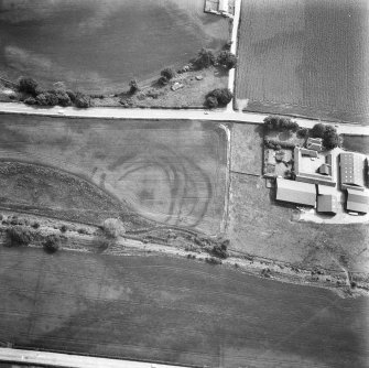 Wester Carmuirs: fort, settlement and palisaded enclosure. Air photograph