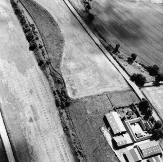 Wester Carmuirs: fort, settlement and palisaded enclosure. Air photograph