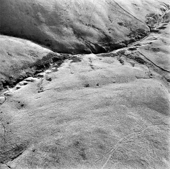 Oblique aerial photograph of shieling-huts and bank on west bank of the Second Inchna Burn (NS89NE 109) with head-dyke of neighbouring field-systems (NS89NW 54.02 and NS89NE 56.03) in background, from north.