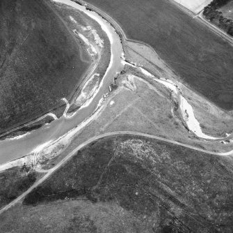 Aerial view, centred on NS 959 211