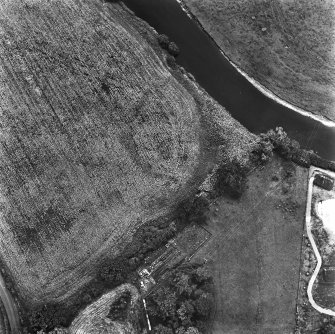 West Lindsaylands, oblique aerial view, taken from the NNW, showing the cropmark of a fort in the centre of the photograph.