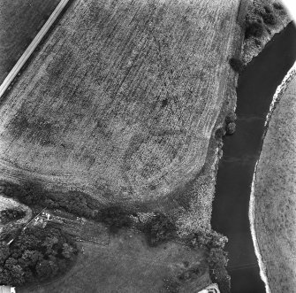 West Lindsaylands, oblique aerial view, taken from the WNW, showing the cropmark of a fort in the centre of the photograph.